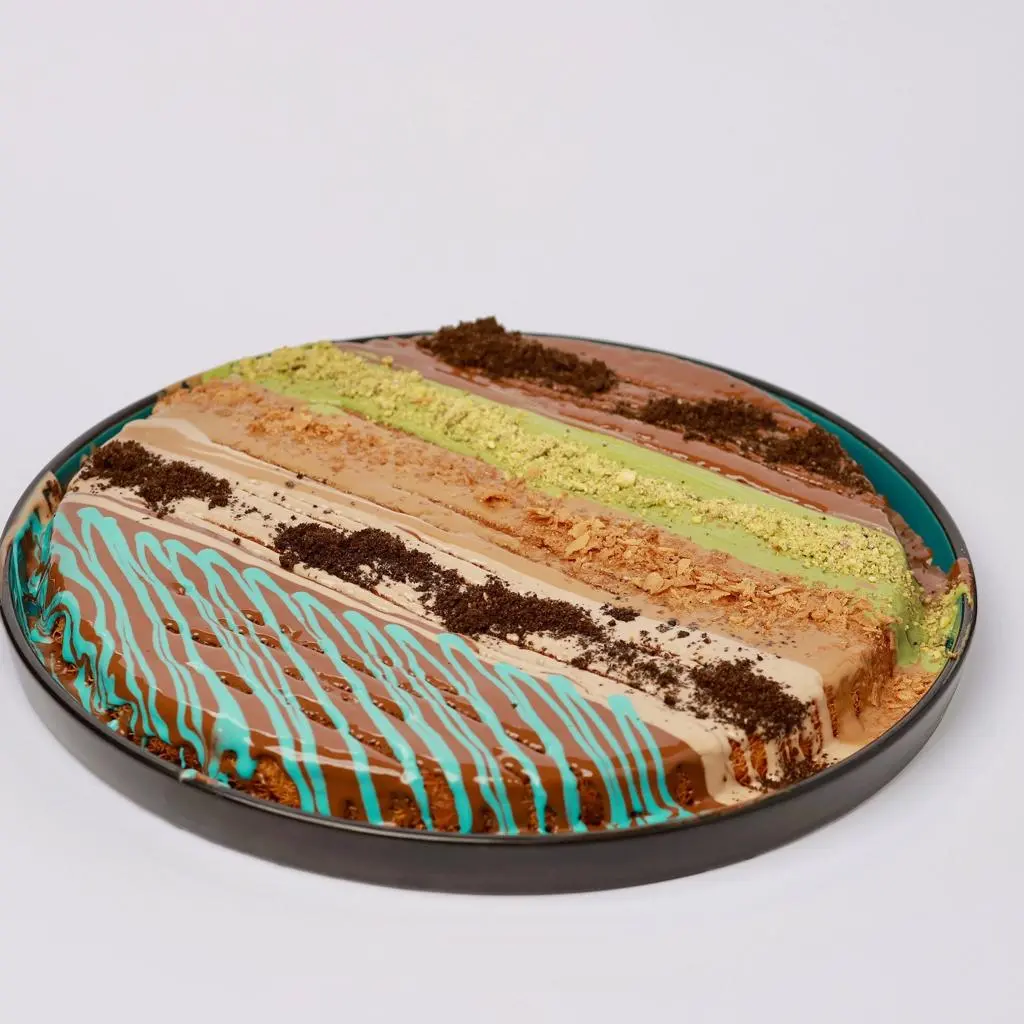 Large Kunafa Cream Box with Sauces
